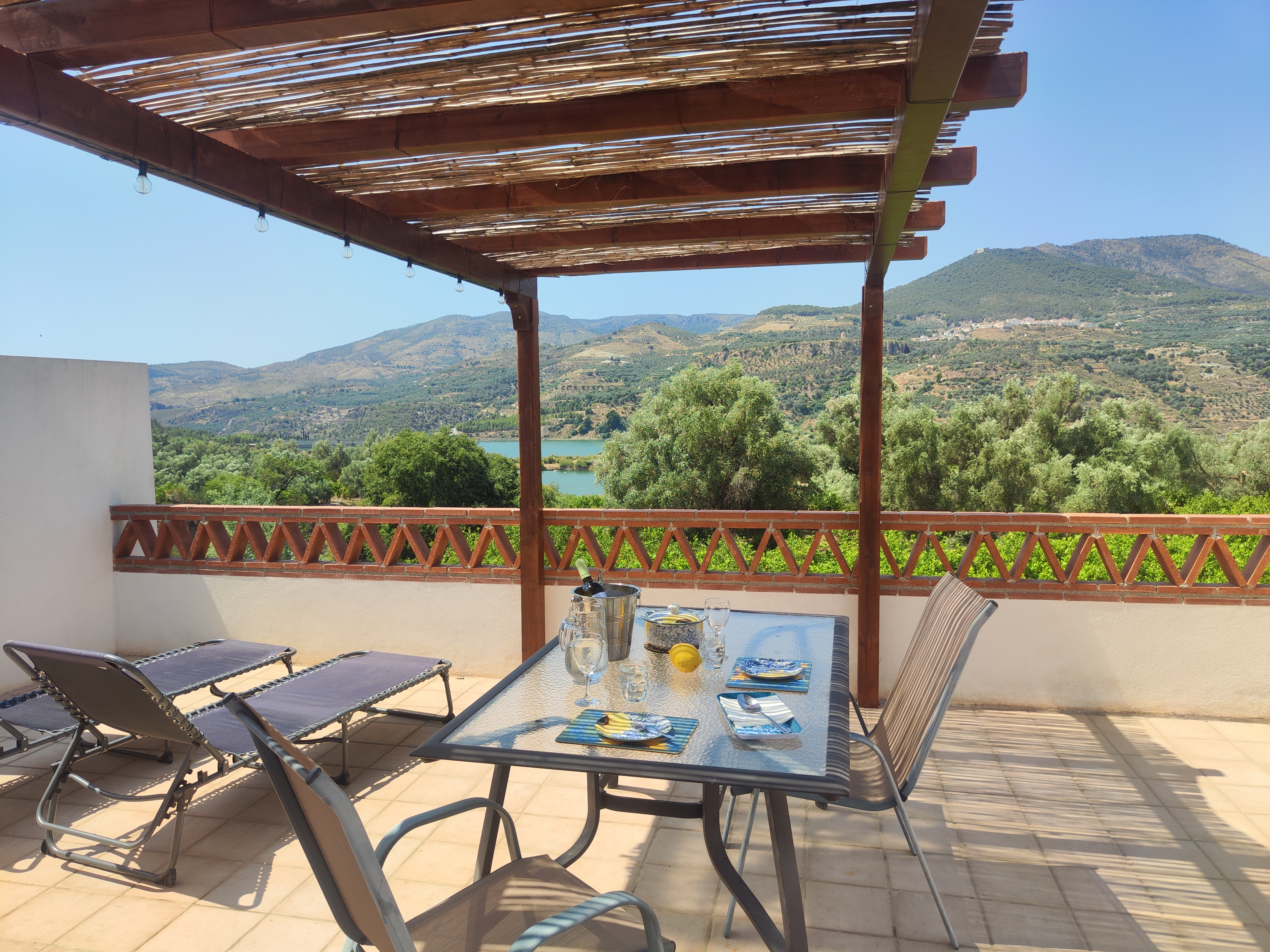 Casita Klein Zwitserland in Beznar, Lecrínvallei – charmant vakantiehuis met uitzicht op het water, 20 min van Granada en de Costa Tropical