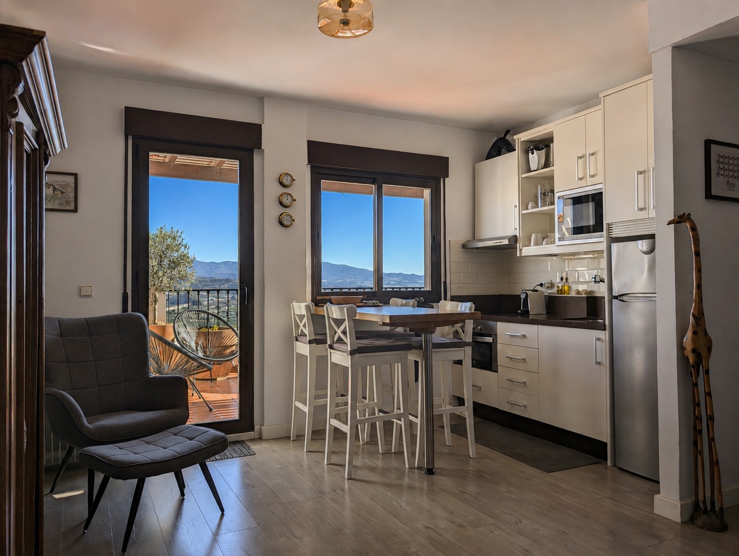 Living met kitchenette van Ático Lolapaluza in Salobreña met toegang tot het panoramaterras