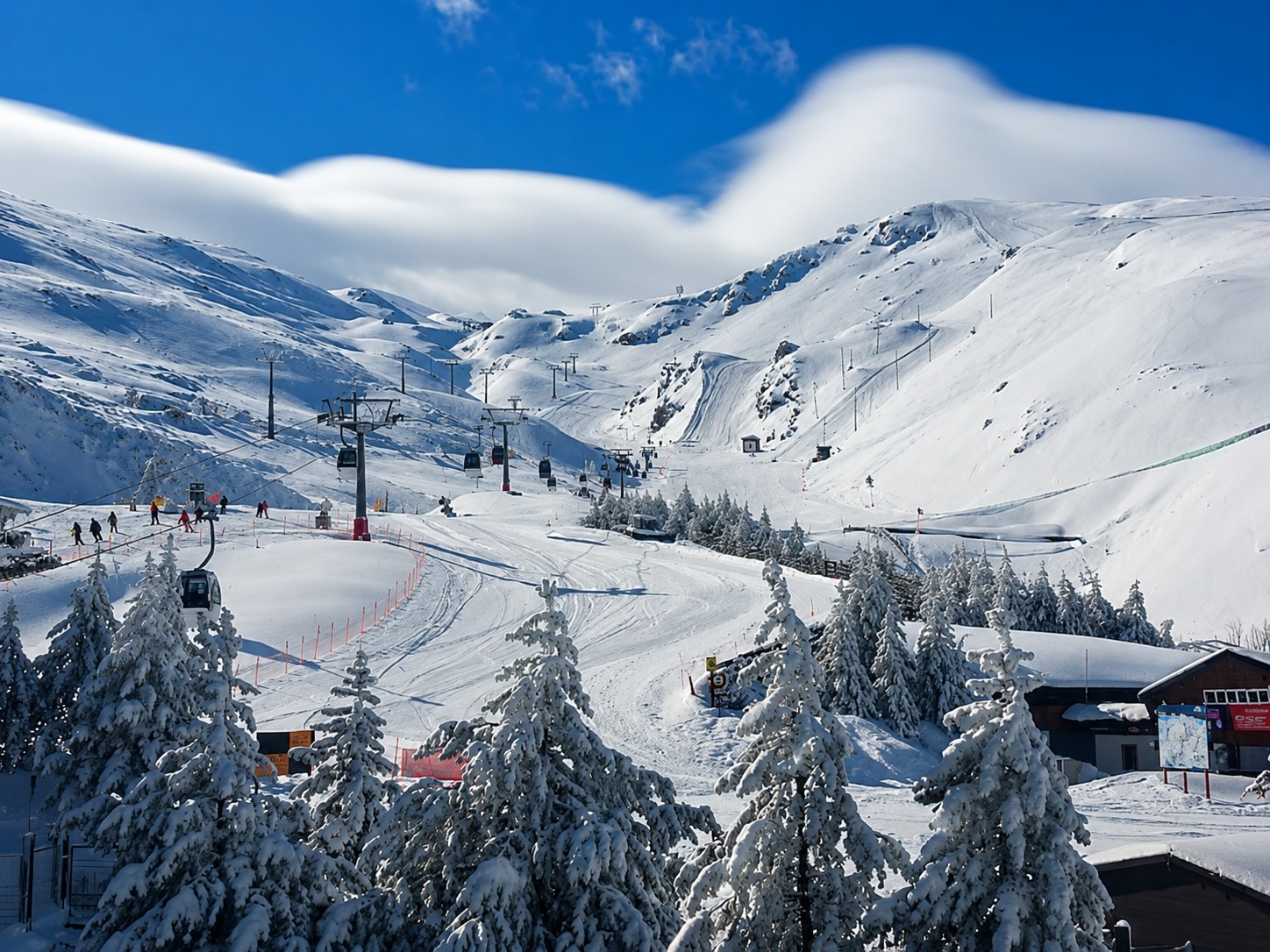 Sneeuwlandschap in het skigebied van de Sierra Nevada, op slechts 75 autominuten van Salobreña
